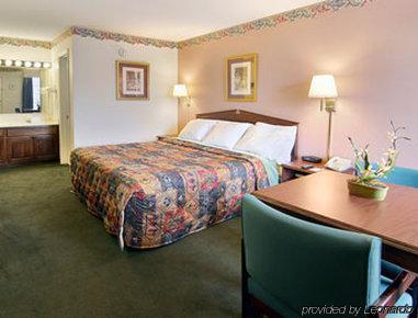 Days Inn By Wyndham Simpsonville Habitación foto